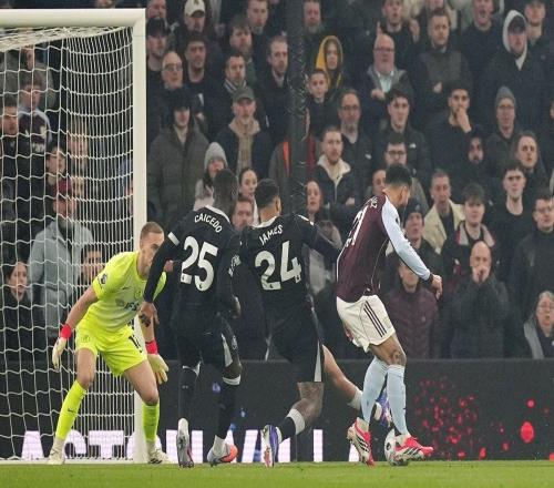 1分59秒，道格拉斯路易斯制造切爾西本賽季英超最快丟球