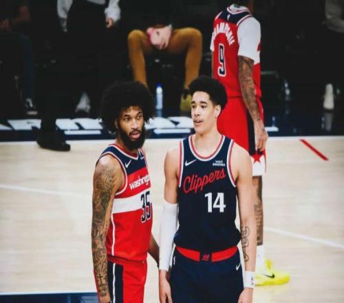 倒地慘叫！架回更衣室！快船遭遇沉重打擊