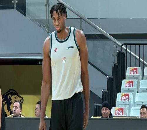 上海熱身險勝廣廈！李添榮復(fù)出三分6中6，白邊統(tǒng)治籃下！