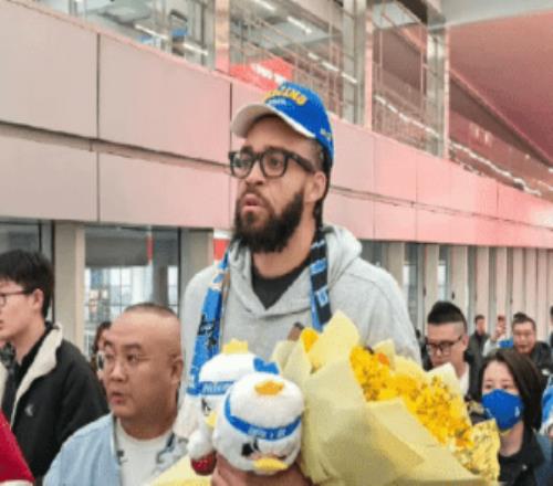 北京男籃官方：麥基正式抵京將穿0號搭檔周琦組超級雙塔沖冠