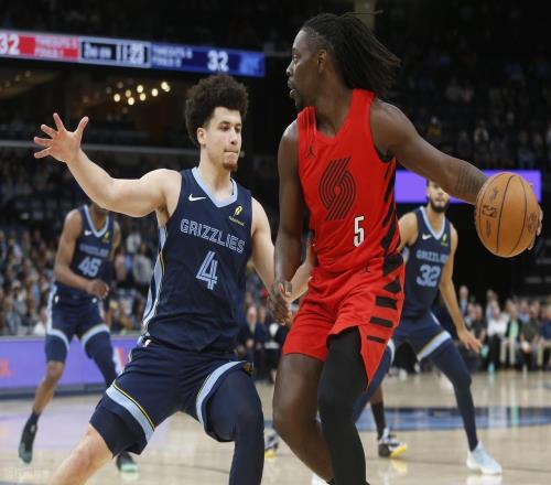 萊昂納德29+8+2無緣今日最佳球員！因為霍勒迪35+5+11創(chuàng)紀錄！