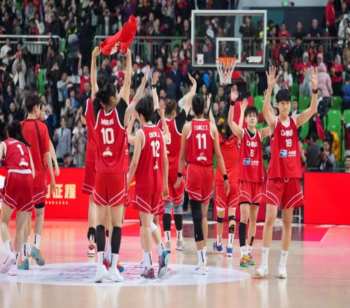 女籃兩連勝，收獲三大驚喜！張子宇不及一人，頑疾仍讓宮魯鳴頭疼