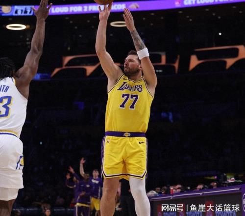 完勝！東契奇44+9創兩紀錄，肯納德15+7全隊第一，里夫斯末節爆發