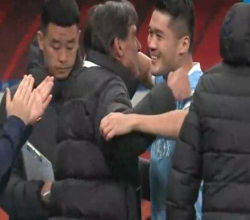 上海海港噩夢開局！鐘義浩26秒閃擊，古斯塔沃中柱，顏駿凌不滿