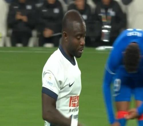 阿奇姆彭中超對申花參與6球，是他對單一對手并列第二多的