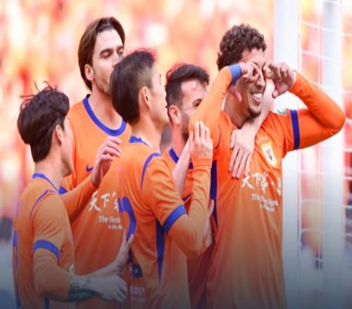 山東泰山30完勝遼寧積3排名第8，申花53大連，成都蓉城領跑！