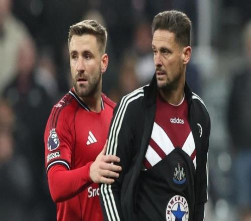 太陽報：紐卡助教丁達爾賽后拿B費球衣找他簽名，B費欣然答應