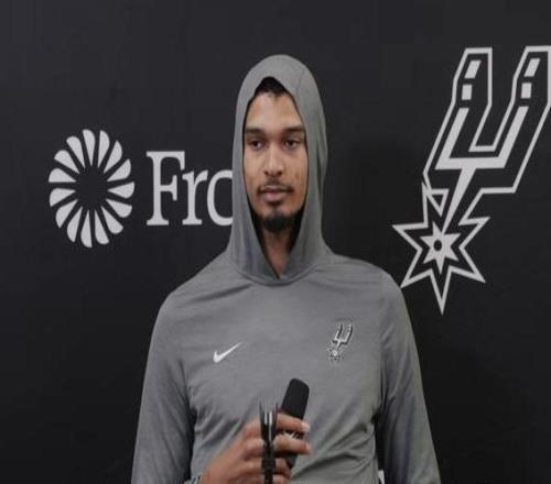 文班：落后25分全隊都沒有放棄，我已經快累暈了幸好沒打加時