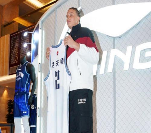 全明星拍定妝照冷落外援+規則年年改，球迷：CBA也能叫職業聯賽