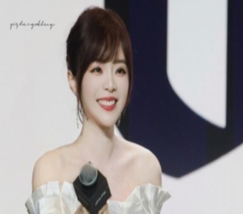 主持人余霜曬照：第一賽段就到這里啦未來還有很長的路要走！