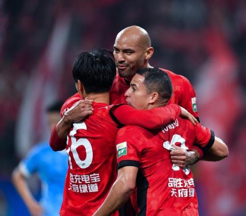 蓉城劍指兩連勝！京魯大戰誰填坑升班馬狹路相逢大連保平爭勝