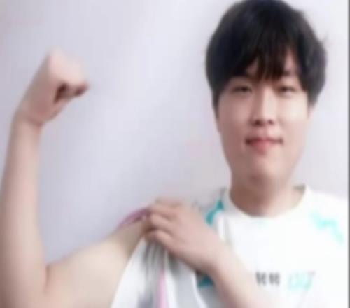 先鋒賽預熱BinvsDhokla：呦，Bin哥我的肌肉要更大一點