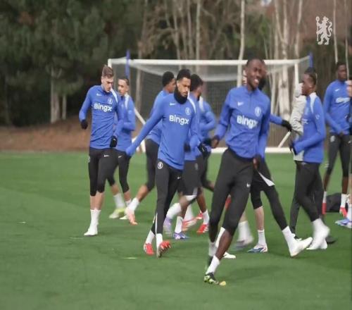 好消息，此前遭遇十字韌帶重傷的科爾威爾已回歸球隊訓(xùn)練