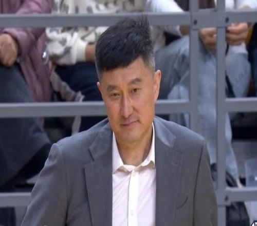 十一冠王為何遭新疆隊(duì)逆轉(zhuǎn)杜鋒暗批4人，道出輸球原因，該醒了