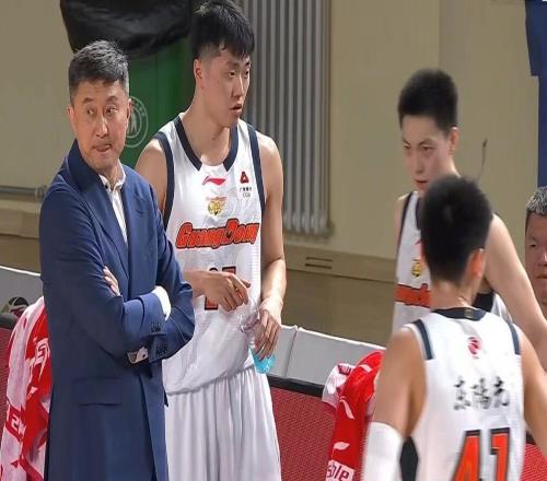 18分大逆轉！廣東男籃2分惜敗新疆，胡明軒失絕殺薩林杰正負值24