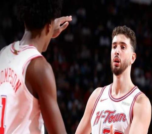 攤手+不防守，申京10+3正負值17，火箭隊進攻跌入谷底三分33中4