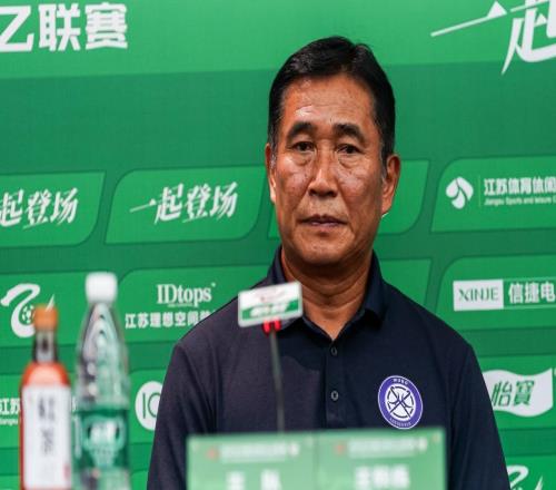 中甲：最年長最年輕主帥過招！廣州豹江東狼爭勝，單外負(fù)分隊首秀