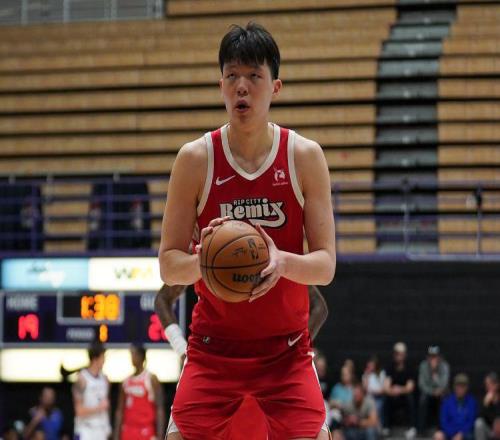 楊瀚森背靠背出戰(zhàn)，砍16分13板！在NBA進步明顯，無愧中國約基奇