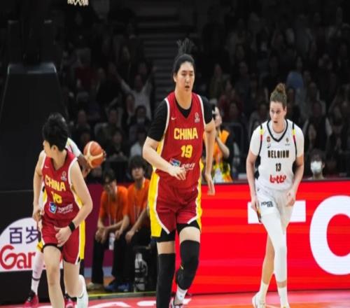 外媒爭相報道張子宇！身高2.2米封王內線大殺器梅斯曼贊統治力