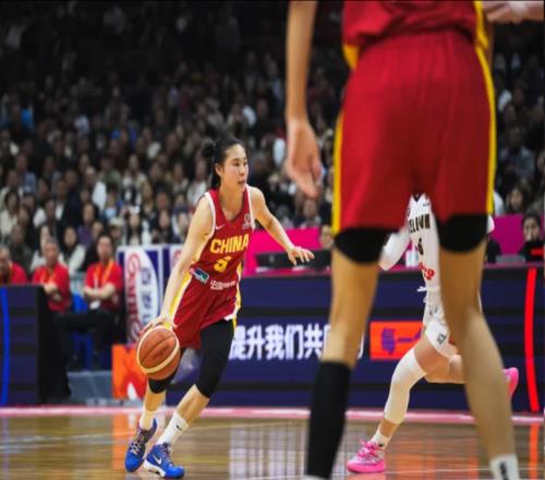 輸15分！女籃功勛0分5失誤卻被原諒，球迷：這隊(duì)友歐文來(lái)了都沒(méi)用