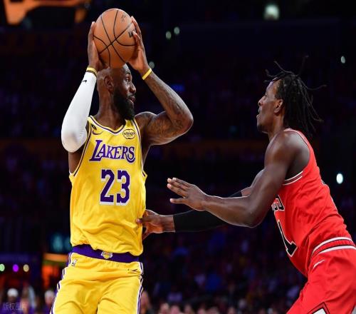 我不是毒瘤！詹姆斯復(fù)出贏球！東契奇狂砍51+10+9，艾頓打爆公牛