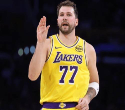 東契奇51+10+9湖人擒公牛4連勝里夫斯30+7勒布朗18+7+7