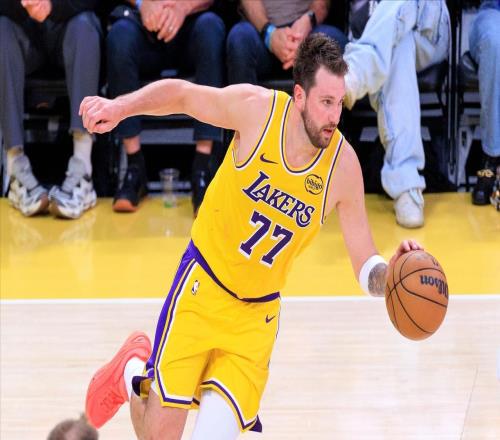 對手和主帥大揭秘，東契奇準三雙逼死強迫癥，湖人8戰(zhàn)7勝重回第三