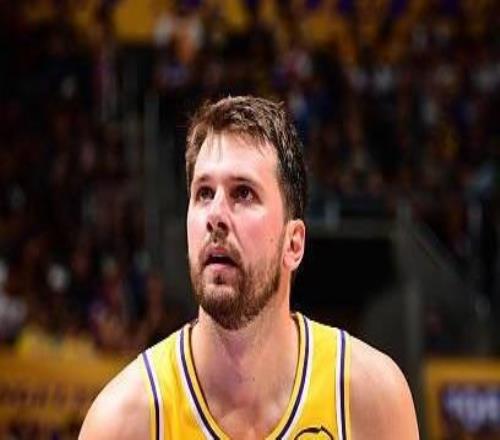 東契奇生涯至今單場50+8勝0負，詹姆斯12勝2負&喬丹23勝8負