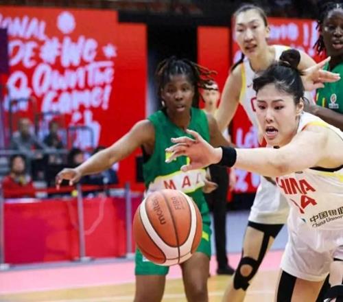 中國女籃和女足今天都迎來關鍵戰，兩場比賽央視都準時直播