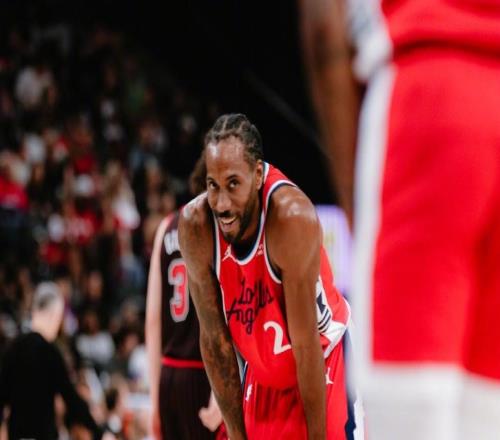 倫納德連續(xù)44場20+平快船隊史紀錄，現(xiàn)役僅次于亞歷山大127場