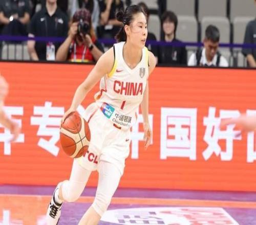 宮魯鳴下課女籃集訓2個月，打得依舊混亂，王思雨喊話不留情面