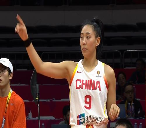 光好看沒用！3戰(zhàn)三分6中0，大空位不敢投，球迷：完全沒進(jìn)攻能力