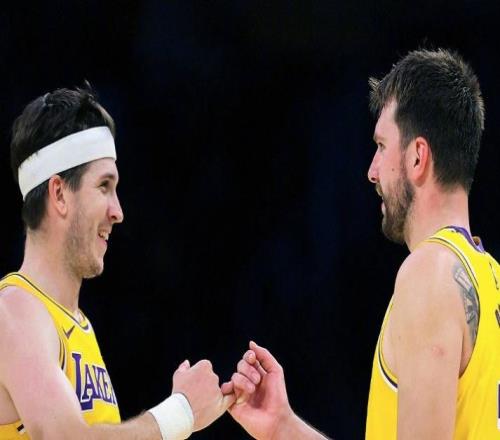 拒絕17分大逆轉！東契奇拯救湖人！全場狂歡慶祝，里夫斯神操作