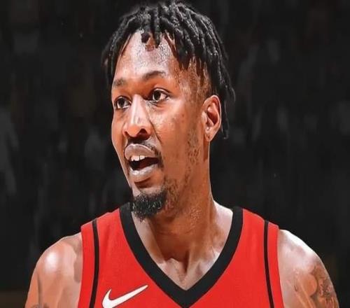 轟21+2+5！斯瑪特夢回巔峰，佩林卡簽約血賺，他比電風(fēng)扇強(qiáng)太多了