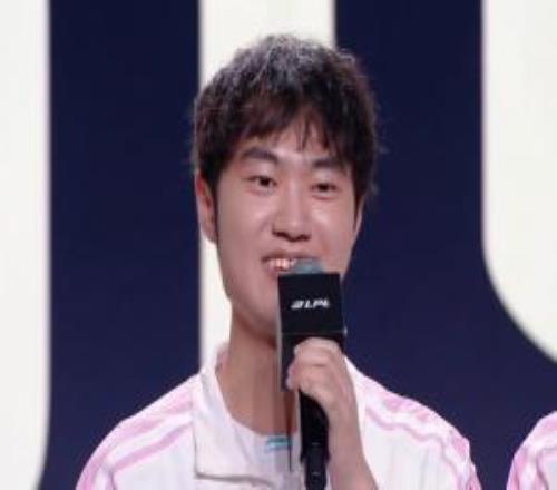 標記！中路二級關(guān)鍵單殺Knight瑞茲5212不遜色chovy