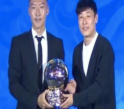 吳曦：這兩年輿論環(huán)境不好，我常對(duì)隊(duì)友說(shuō)遠(yuǎn)離網(wǎng)絡(luò)做好自己