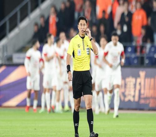 中超觀察超高上座率令人欣喜，爭議判罰需要警惕