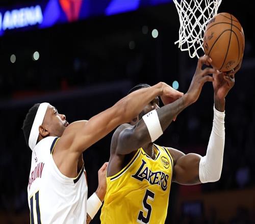關(guān)鍵時(shí)刻簡(jiǎn)直是攻守兼?zhèn)?，湖人先發(fā)中鋒的個(gè)人能力絕對(duì)不差
