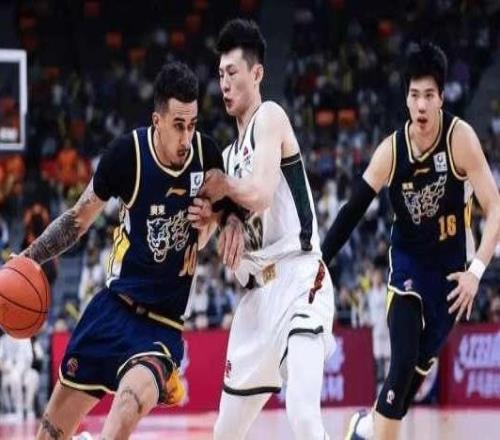 唉！3首發(fā)運(yùn)動戰(zhàn)0分，6替補(bǔ)23中4，誰打的好換誰，粵迷直呼看不懂