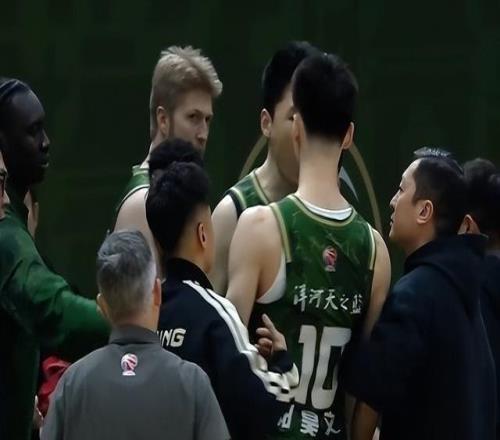 南京同曦突發(fā)內(nèi)訌！郭昊文趙柏清暫停間歇爆發(fā)口角欲動(dòng)手