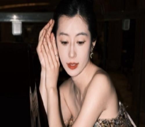 搞這么好看主持人張小薇曬照：