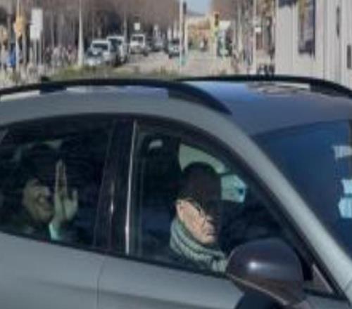 世體：拉波爾塔今日中午看望巴薩一線隊，臨時主席尤斯特陪同