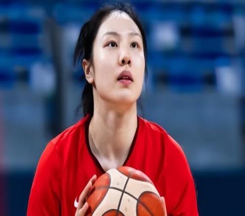 女籃首節(jié)險(xiǎn)勝巴西！韓旭+2后衛(wèi)齊發(fā)揮，替補(bǔ)需調(diào)整，籃板還輸了！