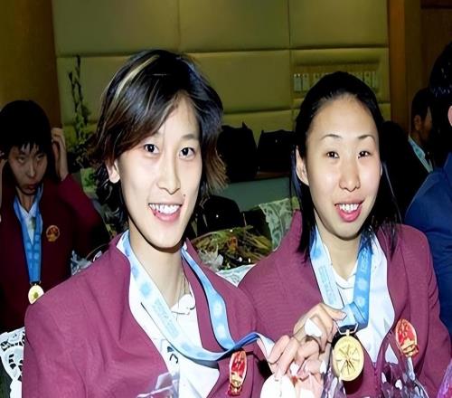 父親是籃球名帥，她是女籃一枝花，退役當(dāng)教授，如今徒弟為國爭光