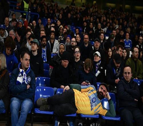 憶往昔，切爾西球迷在比賽中高喊前老板阿布的名字