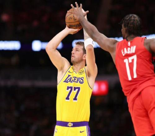 湖人盡顯強隊本色，關鍵時刻戰績聯盟第一，詹姆斯成意外之喜！