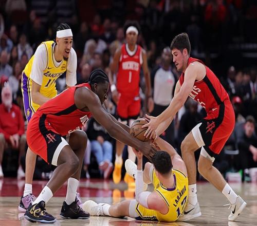 成功扮演了攪屎棍的角色！湖人找到鋒線新星的正確使用方式了