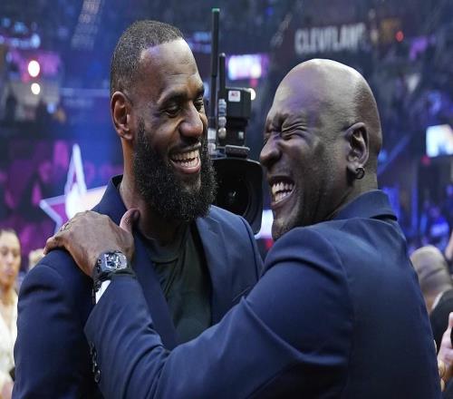 杜蘭特：喬丹曾厭倦賽場但滿血?dú)w來，詹姆斯則是一直堅(jiān)持至今