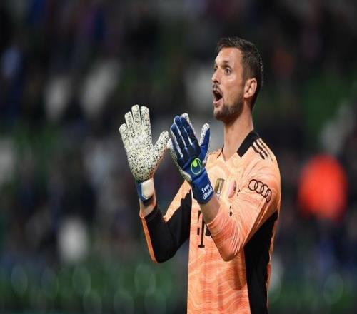 足壇奇景拜仁門將主力替補(bǔ)三人全倒，歐冠16歲少年上先發(fā)