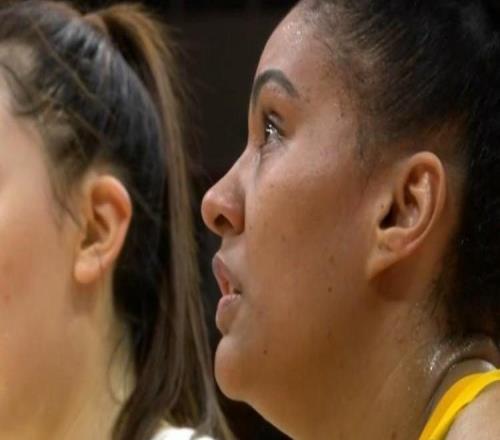 不敵中國無緣世界杯，巴西女籃隊(duì)員淚灑賽場(chǎng)